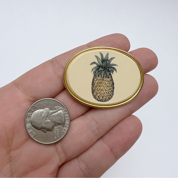 Vintage Barlow Signed Pineapple Goldtone Brooch Pin - Picture 2 of 3